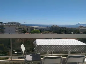Location meublée appartement 1 pièce 37 m² à Antibes (06600)  855 €