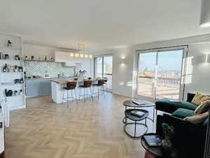 Location meublée appartement 3 pièces 80 m² à Garches (92380)  2 100 €