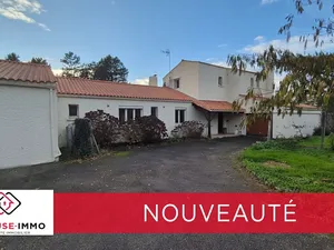 Vente maison 13 pièces 275.5 m² à Mareuil-sur-Lay-Dissais (85320)  295 000 €