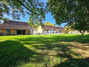 Vente maison 5 pièces 133 m² à Saint-Germain-du-Bois (71330)  235 000 €