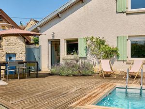 Maison avec piscine et jardin Pirey (25)