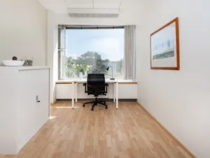 Location meublée locaux professionnels 8 m² à Bordeaux (33000)  382 €