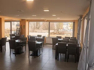 Vente locaux professionnels 106 m² à Saint-Bonnet-de-Mure (69720)  80 000 €