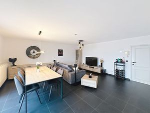 Appartement de trois chambres avec un bureau/chambre d'enfa…