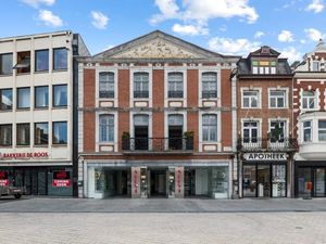 ICONISCH HANDELSPAND MET LUXUEUZE WOONST OP DE GROTE MARK...