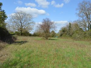 Terrain constructible de 2262 m² au calme