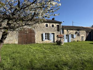 Ensemble immobilier en pierre à terminer dans un cadre magnifique