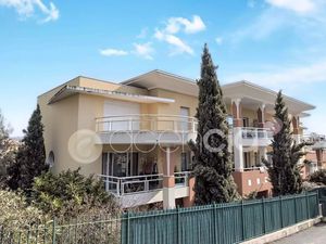 Cannes  croix des gardes avec jardin privé