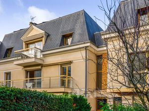 EXCLUSIVITÉ - Saint-Germain-en-Laye — Plateau — Appartement avec balcon sur jardin et box