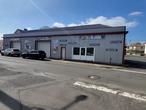 Local commercial avec bureaux idéalement situé