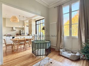 Appartement rénové avec terrasse - BARRIÈRE JUDAIQUE