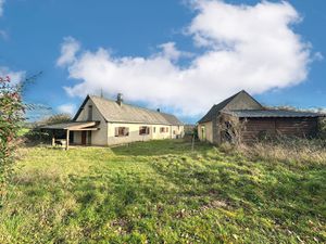 Vente longère à rénover avec dépendances sur 1 7 ha de terrain au calme à la campagne à Lu