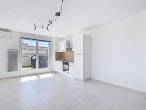 APPARTEMENT T2 PROCHE CLINIQUE VITROLLES - AVEC GRAND GARAGE ET PLACE DE PARKING