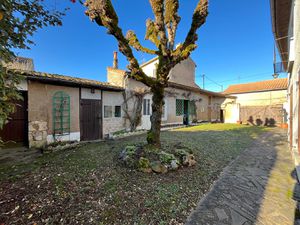 Poitiers Ouest - Ensemble immobilier rare avec maison  dépendances  atelier et local comme