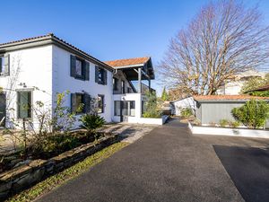 Magnifique maison et dépendance  201 m²   6 chbres  sur terrain 800 m²