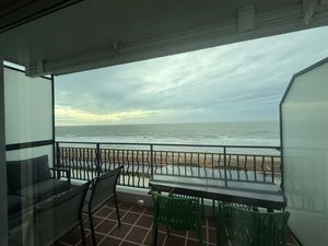 LA BAULE LES PINS  FACE MER BEAU T3 TRAVERSANT