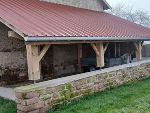 Un espace atypique bluffant au coeur d'une ferme de caractère à la campagne.