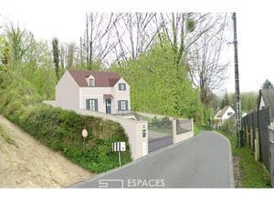 Terrain constructible de 473 m² à Presles avec permis de construire accordé