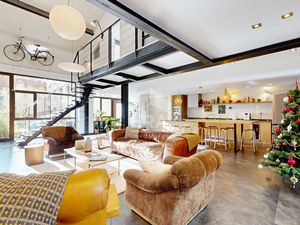 NICE - RUE DE FRANCE : CHARMANT TRIPLEX 6 PIÈCES TRAVERSANT AVEC TERRASSE ET PARKING