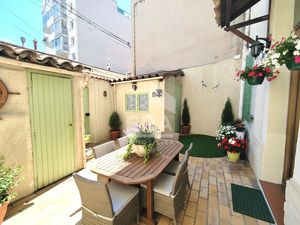 Maison de ville individuelle - 4 pièces + extérieur