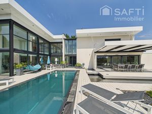 Vente maison 9 pièces 390 m² Mérignac (33700)