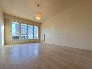 Vente appartement 2 pièces 52m2 Reims 51100 - 162000 € - Surface Privée