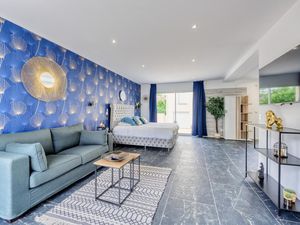 Maison divisée en 3 studios indépendants