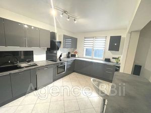 Vente maison 6 pièces 110m2 Chambly 60230 - 313000 € - Surface Privée