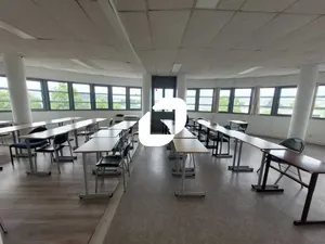 A LOUER  PLUSIEURS SURFACES RENOVEES A POISSY