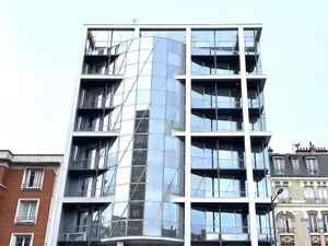 Clim - Parkings - Pied du métro - Parquet