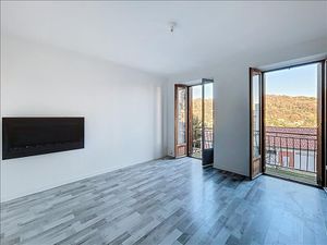 Appartement - 2ème étage - 65 m2 - 3 pièces - Non meublé