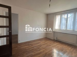 Quartier résidentiel secteur Est des Bourroches  agréable T3bis avec annexes