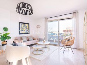 T4 LUMINEUX AVEC 2 BALCONS  GARAGE   PLACE DE PARKING ET CAVE