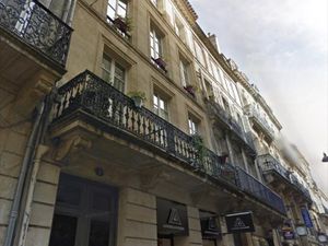 IDEALEMENT SITUE - COEUR DE BORDEAUX T2 2eme étage