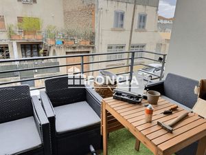 T3 proche de la pyramide à Vienne - Garage