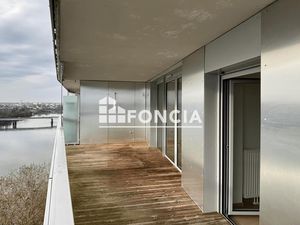 EXCLUSIVITÉ FONCIA FACE LOIRE quartier GARE SUD : très agréable T2 de 43 5 m2 avec grand b