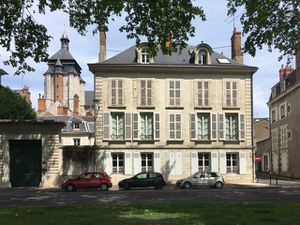 BEL APPARTEMENT - VUE LOIRE