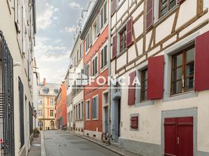 Studio refait à neuf de 34 38 m² dans immeuble de caractère 1870. Calme  cave et communs s