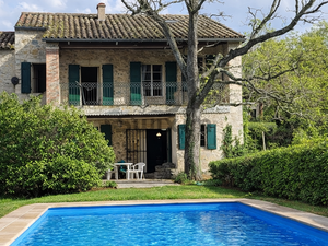 MAGNIFIQUE MAS DE VILLAGE AVEC PISCINE ET GRAND TERRAIN