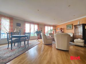Appartement de plus de 130m² au dernier étage à ST-HERBLAIN proche Nantes