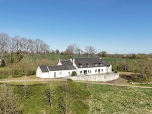 Propriété de près de 600m2 sur plus de 3 hectares