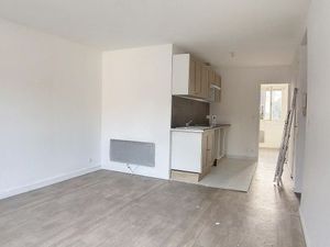Appartement à louer - 2 pièces - 35 m2 - Melun - 77 - ILE-DE-FRANCE
