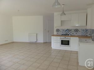 Maison à louer - 4 pièces - 80 09 m2 - Coignieres - 78 - ILE-DE-FRANCE