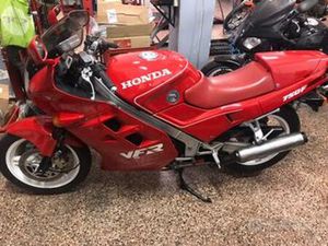 VFR 750 F RC24
