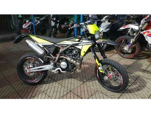 VENDO FANTIC MOTOR XMF 125 MOTARD PERFORMANCE 4T (2021 - 22) NUOVA A CASTROLIBERO (CODICE 8273906) - MOTO.IT