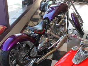 2004 S&S POWERED CUSTOM CHOPPER -FINE LOOKING AND RIDING SOFTAIL A VENDRE