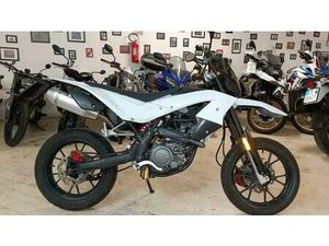 VENDO KSR MOTO TR 125 SM EFI (2017 - 18) USATA A SEREGNO (CODICE 9076330) - MOTO.IT
