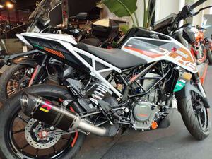 KTM 390 DUKE AKRAPOVIC BIANCO