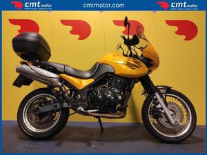 TRIUMPH TIGER 900