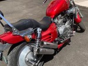 HONDA VF 750 CUSTOM